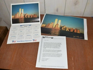 FOTO CONMEMORATIVA DEL 9/11 WORLD TRADE CENTER 9/11 NYC 17x11 con 2002 Calendar Alliance - Imagen 1 de 4
