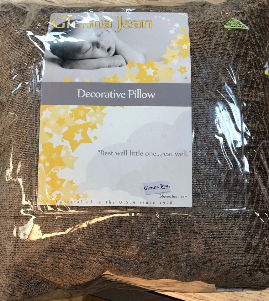 Almohada Glenna Jean Terciopelo Marrón - Almohada Decorativa Marrón 12" Cuadrada Foto 1 de 2