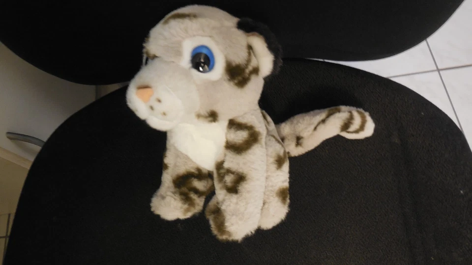 doudou peluche léopard tigre gris marron beige NATURE PLANET 18 cm assis - Photo 1/1