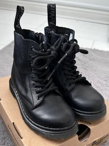 Docs Dr Martens 1460 Boots Black Size 10 Kids in good condition - Picture 1 of 12