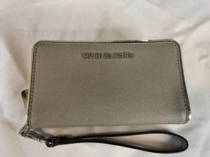 michael kors wristlet women ( Read Description ) - Picture 1 of 11