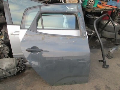 KIA VENGA 2018 OSR DRIVER SIDE REAR DOOR COMPLETE GREY - Image 1 of 4