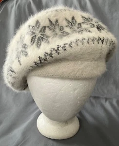 Boina de angora tejida Through the Country Door patrón de copo de nieve para mujer EXCELENTE  - Imagen 1 de 6