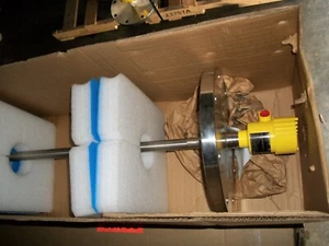 NEW VEGAPULS 62 LIQUID RADAR LEVEL TRANSMITTER 67 INCH ANTENNA PS62,UXEAN3DANA1 - Picture 1 of 19