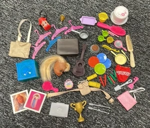 Lotto accessori Barbie vintage 50+ pezzi - Foto 1 di 9