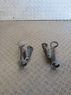1992 92 SUZUKI GS500E GS 500 HEADLIGHT MOUNT EARS BRACKETS - Изображение 1 из 4