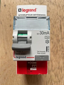 Interrupteur Différentiel Legrand 40A 30mA Type A 230V NF Arrivée Départ Haut - Imagen 1 de 5