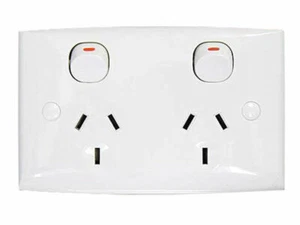 Clipsal 2000-SERIES TWIN SWITCHED SOCKET 1-Pole 10A 250V 3-Pin Horizontal RED - Picture 1 of 1