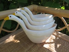 VINTAGE RETRO SET OF 4 MELAMINE NESTING GEESE MEASURING CUPS: