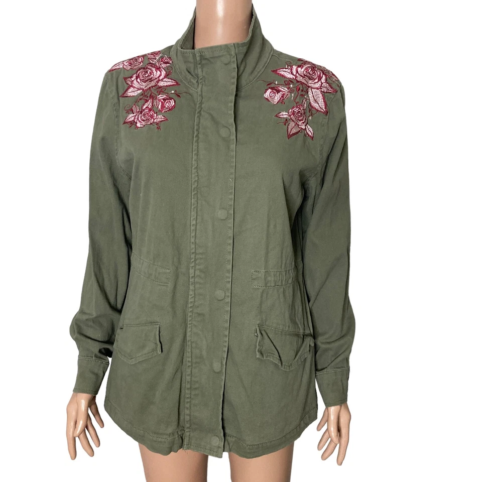 Chaqueta Mi Ami Mujer Mediana Verde Ejército Bordada Rosa Hombros Foto 1 de 4
