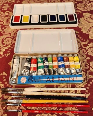 Лот гитарных и пранговых брендовых акварельных наборов с шестью винтажными щетками - Изображение 1 из 4