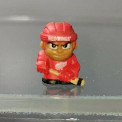 RARE 1" TALL DETROIT RED WINGS NHL SERIES 1 TEENYMATES HOCKEY FIGURE Cover