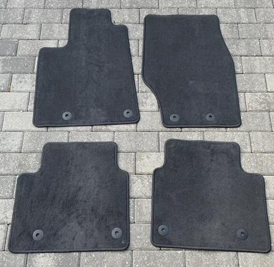 2022 - 2024 吉普大切诺基原装脚垫 NIcE — 第 1/4 张图片