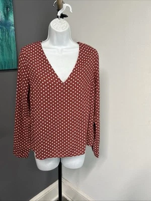 Blusa para mujer Forever 21 pequeña a lunares cuello en V manga enrollable clásica delicada Foto 1 de 4