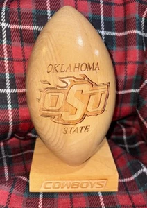 Statua calcio in legno incisa laser Grid Works Inc, Oklahoma State Cowboys - Foto 1 di 6