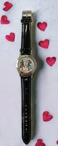 Disney Mickey und Minnie Mouse Uhr Smooch Valentine Kisses - Bild 1 von 3