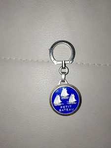 Ancien porte clés - Augis Petit Bateau émaillé vintage - Picture 1 of 1