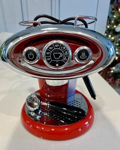 ILLY X7.1 IPERESPRESSO MACHINE , New, Not In Box + 16 Capsules RED - Picture 1 of 9
