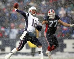 FOTO DE ACCIÓN TOM BRADY NEW ENGLAND PATRIOTS NFL SUPER BOWL 8x10 - Imagen 1 de 1
