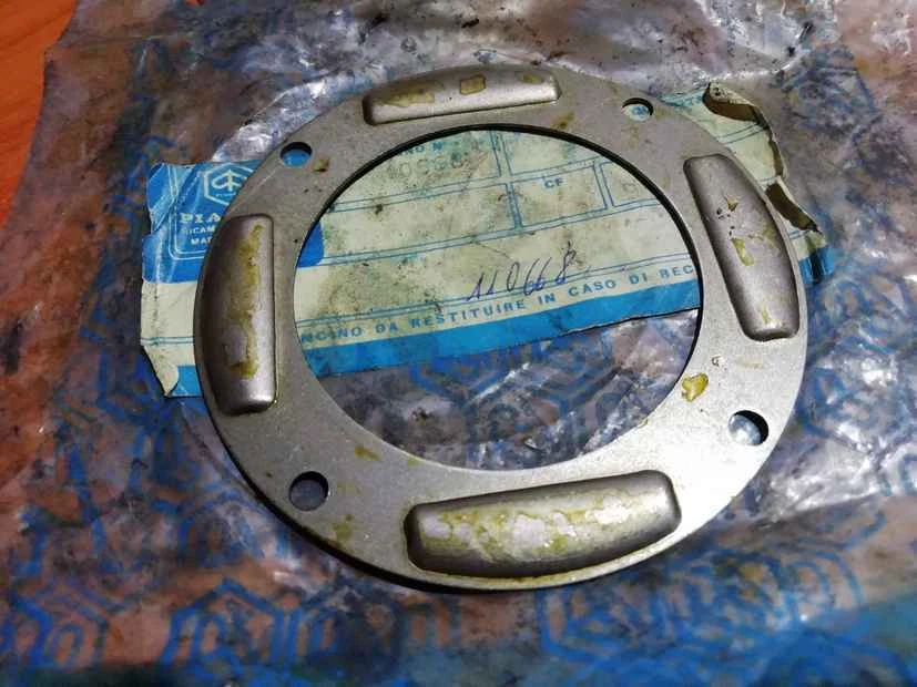 GIACENZA MAGAZZINO DISCO PARASTRAPPI PIAGGIO VESPA 125 PRIMAVERA VMA2T 110668 - Immagine 1 di 1