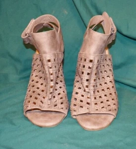 Maurices 7M Chunky Heel Candace Bootie Open Back Toe Jordan - Picture 1 of 12