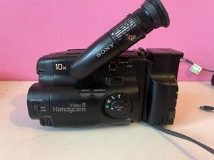 Sony Video Camera Recorder CCD-TR202E Video 8 - Picture 1 of 7