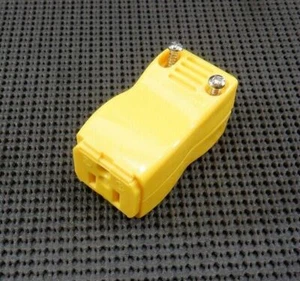 Pass & Seymour 5969-Y Connettore MaxGrip 15A 2P 3W 125V Nema 5-15R Lama Dritta - Foto 1 di 7