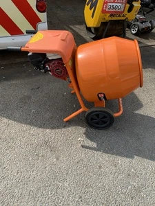 PETROL CEMENT MIXER WITH BRAND NEW BARREL BELLE - Picture 1 of 9
