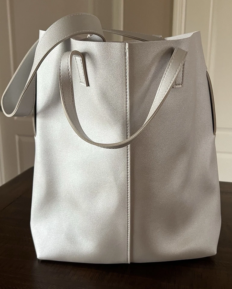 大号银色金属色手提包,适用于梅西百货人造皮革双手柄 — 第 1/4 张图片