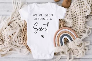 Chaleco We've Been Keeping A Secret, Baby Reveal - Imagen 1 de 1