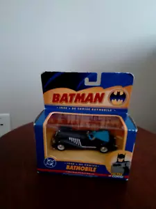 2005 Corgi 1/43 Scale Batmobile - Die Cast Replica: 1940's Batmobile BMBV2 - Picture 1 of 8