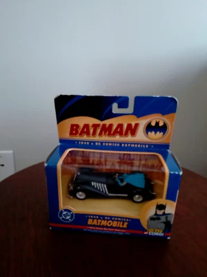 2005 Corgi 1/43 Scale Batmobile - Die Cast Replica: 1940's Batmobile BMBV2 - Image 1 of 4