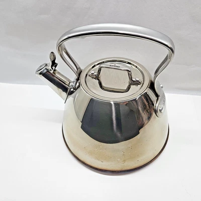 Hervidor de té silbido de 2 cuartos todo revestido - acero inoxidable se adapta a todas las estufas Foto 1 de 4