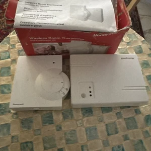 Honeywell HCW80 Wireless Thermostat & R6660D Receiver - Picture 1 of 8