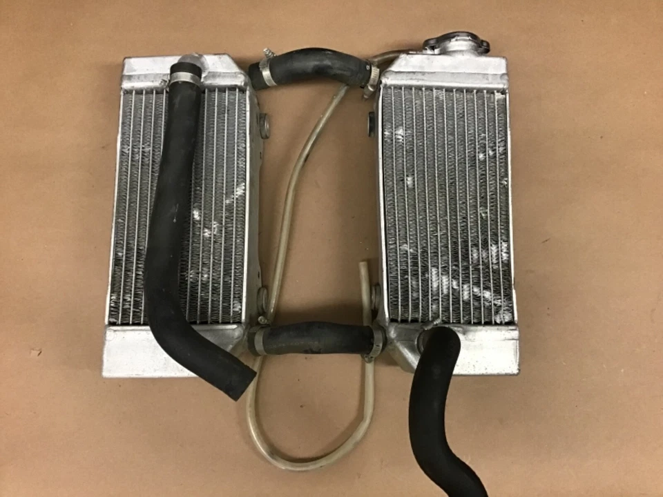 Honda CRF250R 2008 08 Fluidyne radiadores mangueras tapa radiador lado izquierdo y derecho  Foto 1 de 4