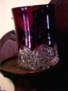 Vaso de vidrio pequeño con monograma Ruby Flash 1912 W.R.P. - Imagen 1 de 4