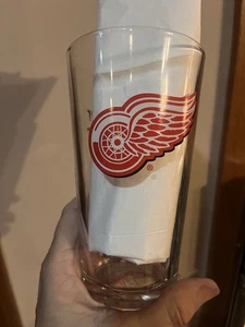 Detroit Red Wings Glass Beer Stein / Mug Cup -Applebee’s - Picture 1 of 4