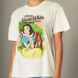 Snow White Disney Princess Graphic T-shirt in Ivory XX-Large๐๐ - Picture 1 of 4