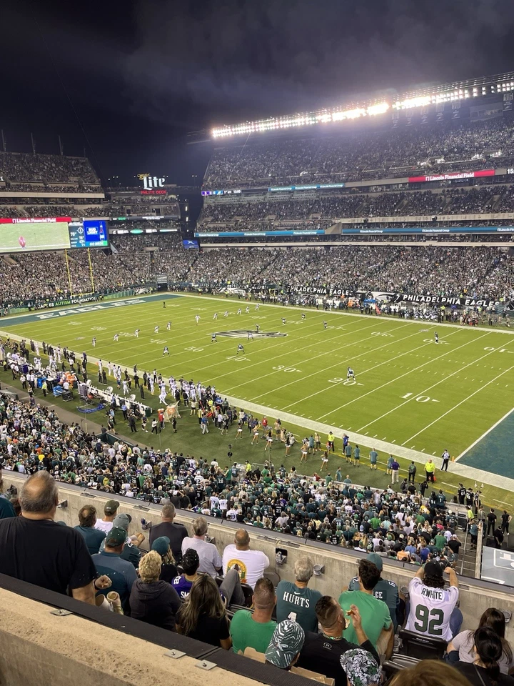 2 Philadelphia Eagles vs Washington Commanders Club Seats  Jayden Daniels  - Image 1 of 1