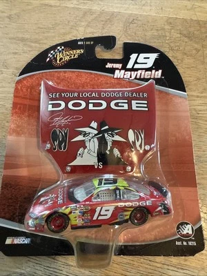 Jeremy Mayfield #19 Winners Circle 2004 1:64 Spy Vs Spy Hood Imán COCHE ROJO (E) Foto 1 de 3