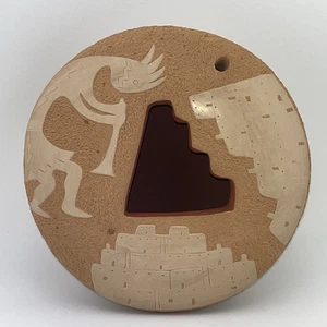 Jemez Pueblo / SW Indian – Dish w/ Kokopelli and Pueblo Bldgs - Lawrence Yepa - Picture 1 of 14