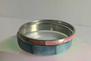 Two Vintage Mother of Pearl Shell Inlay Pink and Blue Stackable Bangle Bracelets - Picture 1 of 11