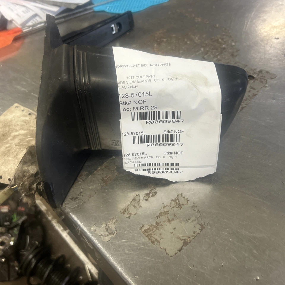 Espejo retrovisor puerta izquierda Dodge Colt 1985-89 eléctrico  Foto 1 de 3