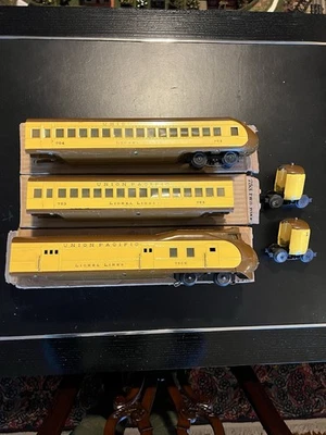 GORGEOUS LIONEL PREWAR O GAUGE 752E STREAMLINE UNION PACIFIC PASSENGER SET BOXED - Image 1 of 4