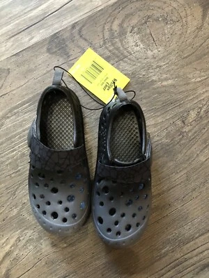 Sandalia deportiva Western Chief para parque infantil, negra, talla niño pequeño 11/12 Foto 1 de 3