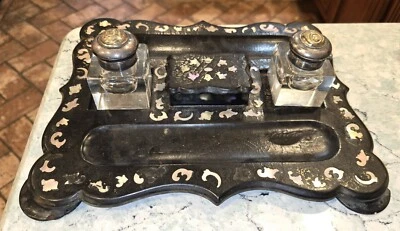 Antiguo soporte de tinta para tintero con incrustaciones de madera maché papel lacado negro c1850 elefante Foto 1 de 4