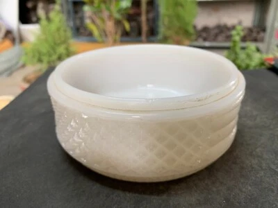 Cuenco de vajilla coleccionable vintage raro vintage decorativo hecho en vidrio de leche Foto 1 de 4