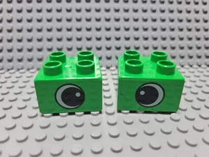LEGO Duplo Lot of 2 Bright Green 2x2 Eye Decorated Building Bricks - Picture 1 of 1