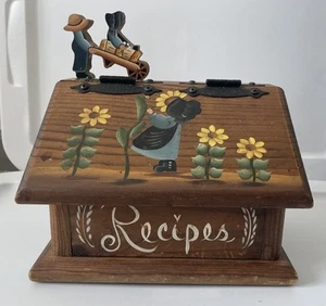 Vintage Handmade Handpainted Pilgrim Woman Man Flowers Country Wooden Recipe Box - Picture 1 of 10