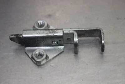 07-16 KAWASAKI VERSYS 650 Rear Passenger Seat Latch Lock Bracket Foto 1 de 3